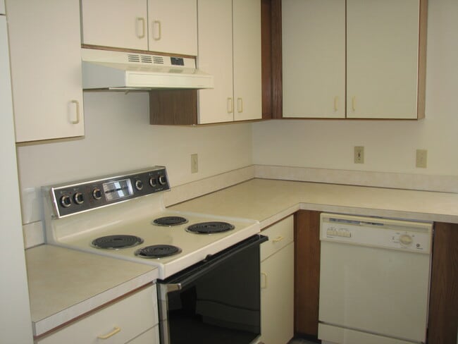 Building Photo - 302 Michelle Ct