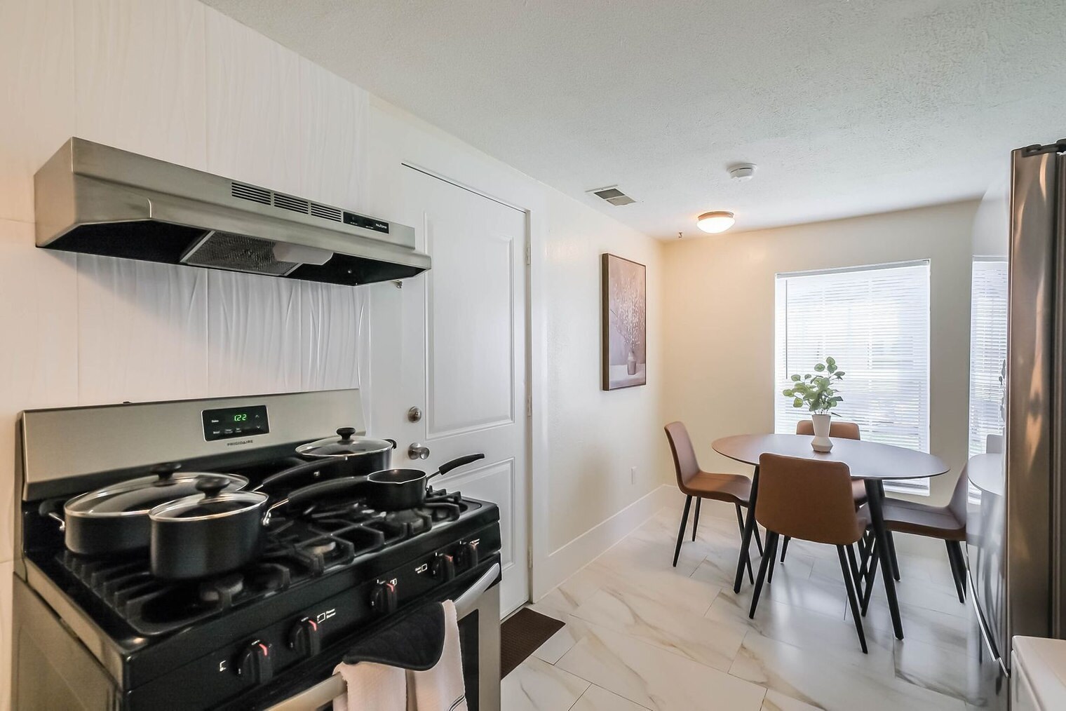 Building Photo - 1327 W 21st St