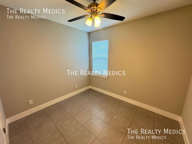 Building Photo - 310 Drum Ct