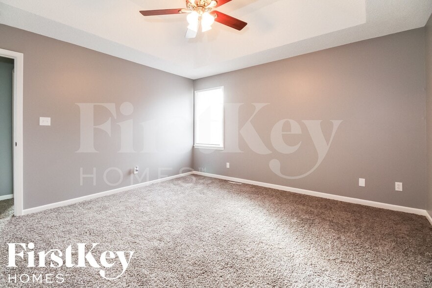 Building Photo - 303 Monroe Ave