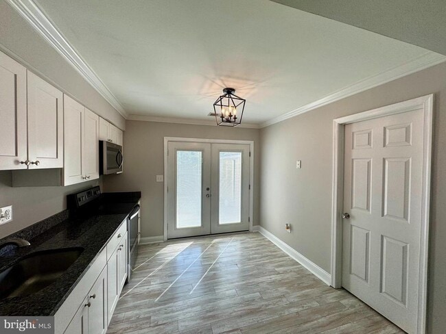Building Photo - 526 Lancaster Pl