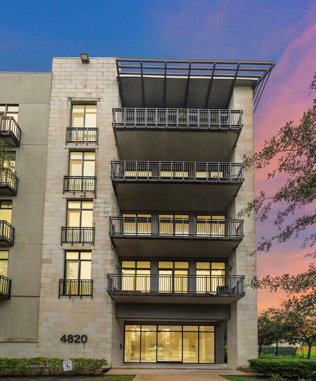 Building Photo - 4820 Caroline St