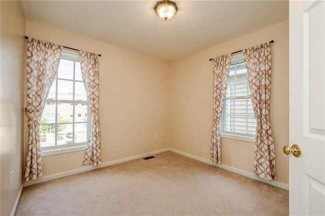 Building Photo - 612 Arbor Ct