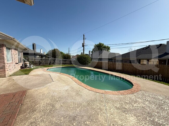 Building Photo - 6717 Smallwood Dr