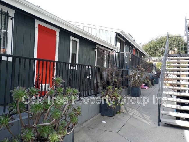 Building Photo - 2219 23rd Ave