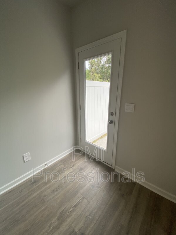 Building Photo - 4140 Feetham Dr