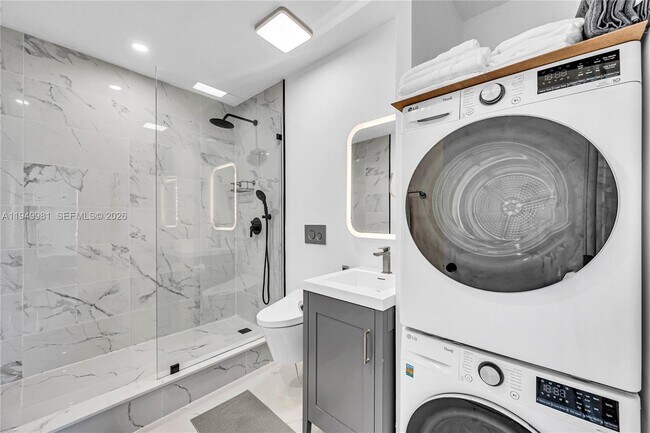 Building Photo - 1500 Bay Rd