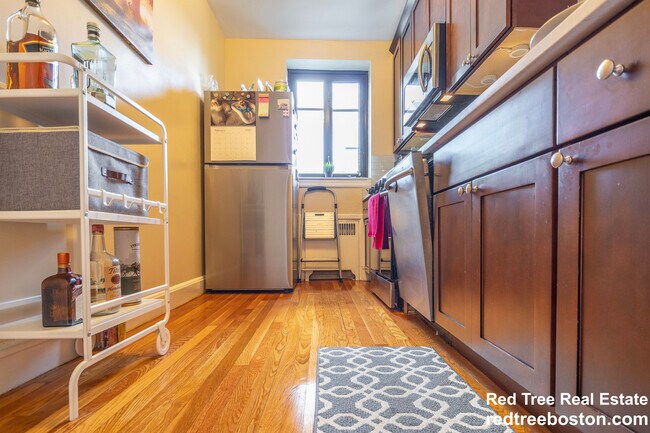 Building Photo - 69 Strathmore Rd