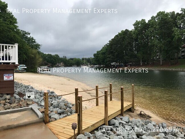 Building Photo - 20119 Henderson Rd