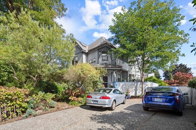 Building Photo - Welcome Home to Terrace View!