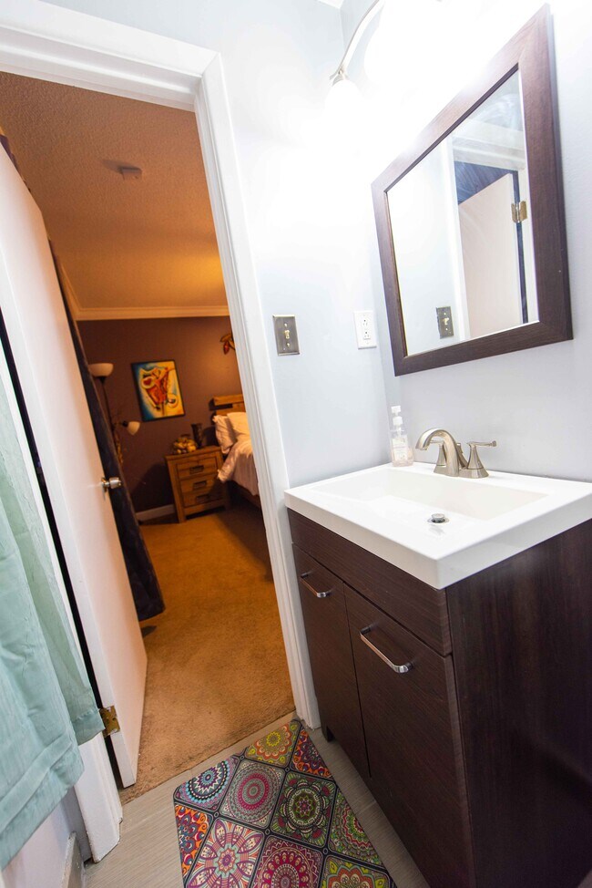 Building Photo - 2200 Romine Rd