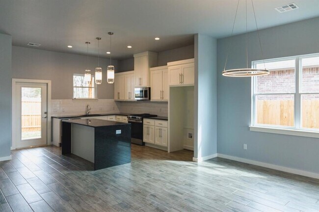 Building Photo - 508 Remington Ave