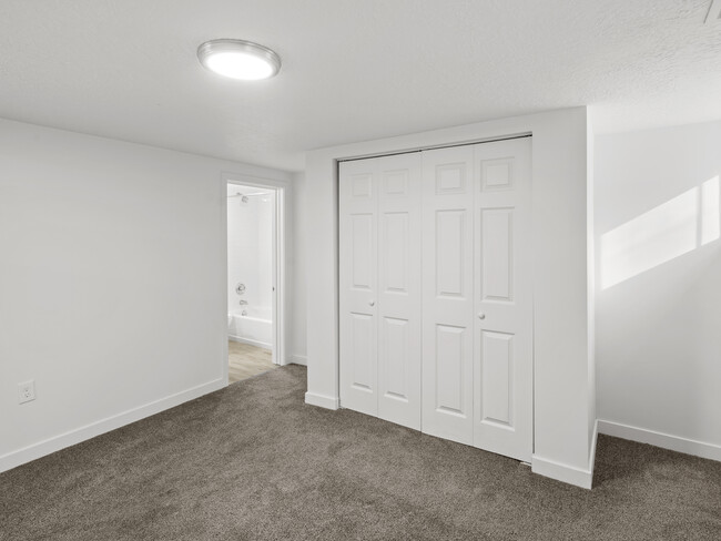 Building Photo - 915 E 1300 S