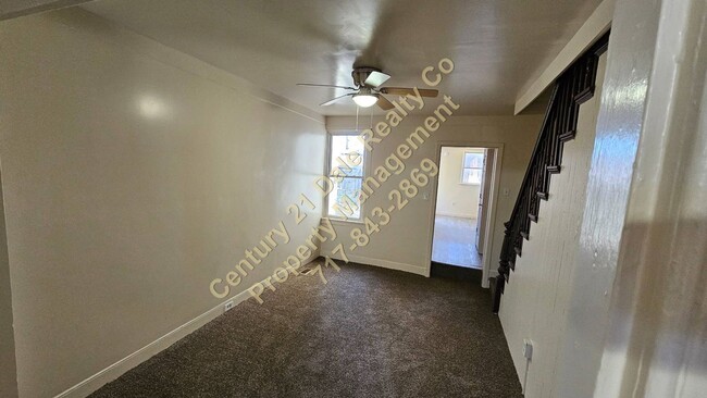 Building Photo - 3 Bedroom 1 Bath Home in York City with Of...