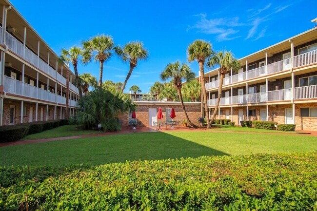 Building Photo - Coastal Condo Living with Pensacola Bay Views, Waterfront Pool Access & Prime Location Near Downt...