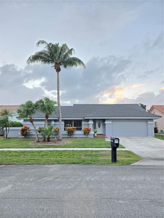 Building Photo - 9431 Sun Pointe Dr