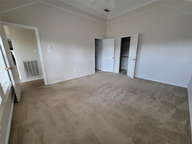 Building Photo - 15635 Kentwater Ct