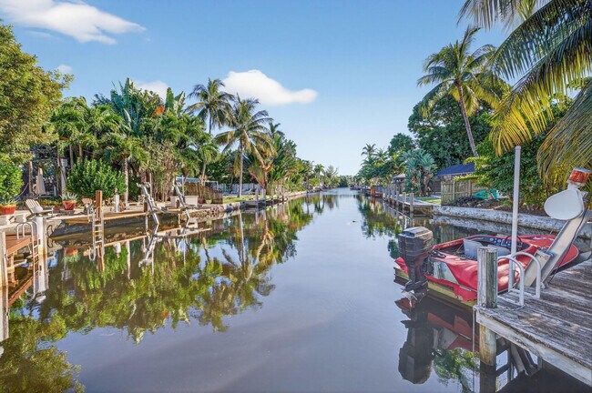 Building Photo - 1570 NE 30th Pl