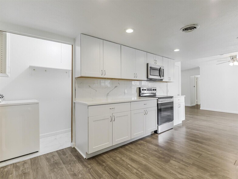 Building Photo - 2976 Cameo Ln