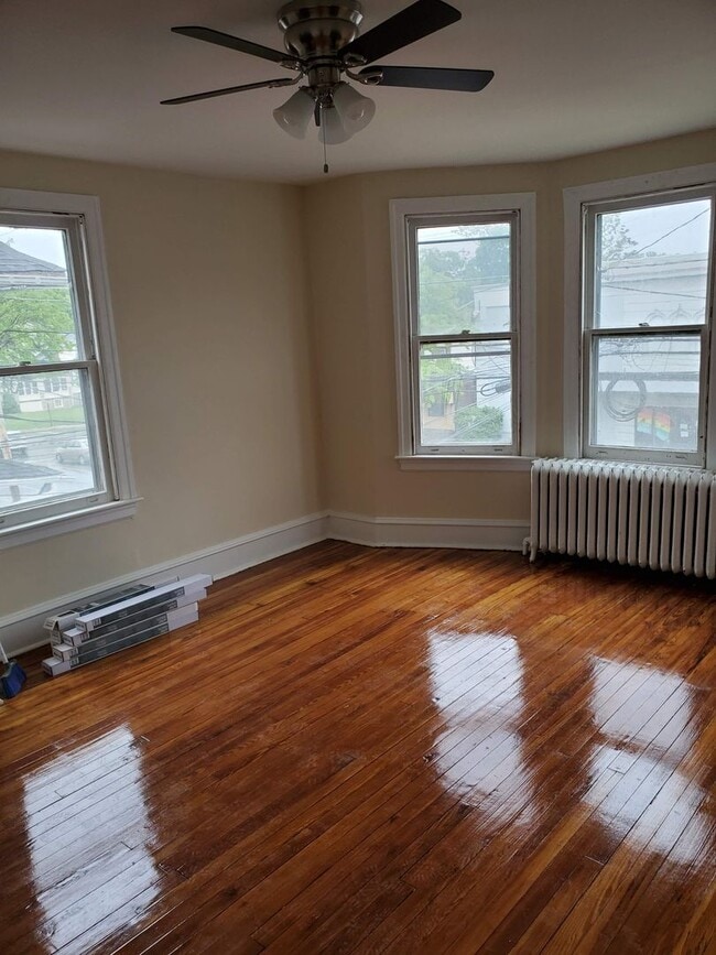 Building Photo - 2213 Mt Carmel Ave