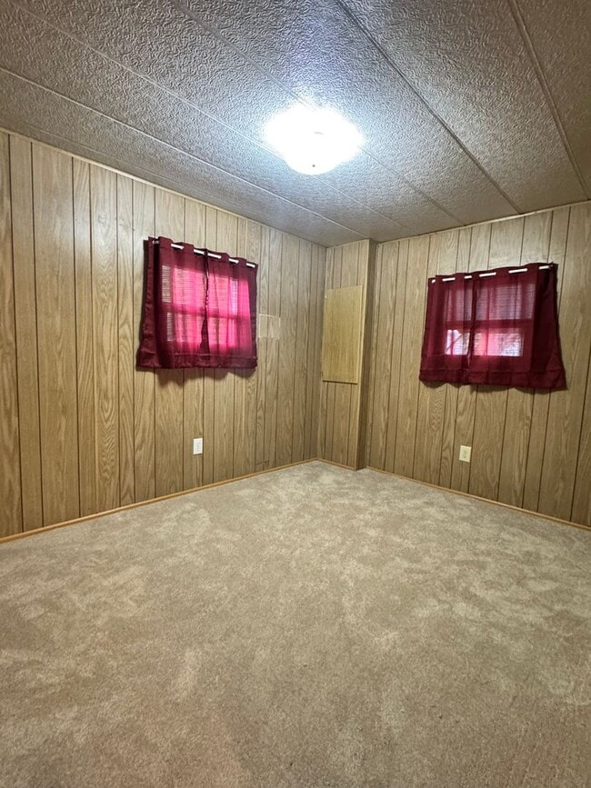 Building Photo - West side 2br with washer/dryer hookup!