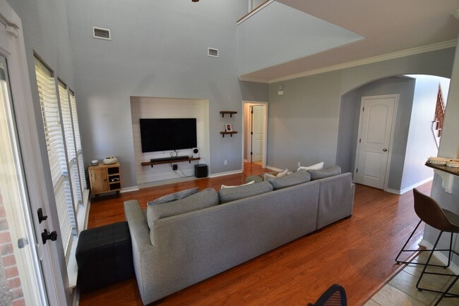 Building Photo - Great 4 Bedroom 2.5 Bathroom, In Bridle Ga...