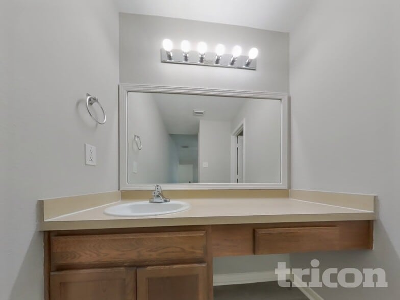 Building Photo - 7402 Deloache Ave