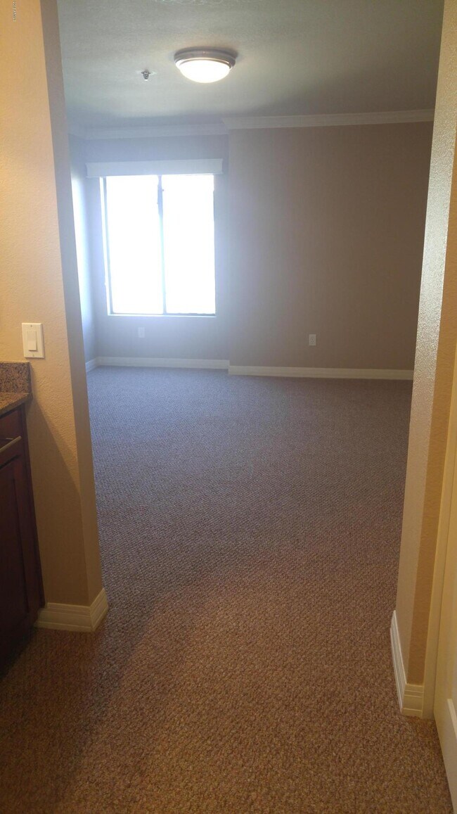 Building Photo - 2025 E Campbell Ave