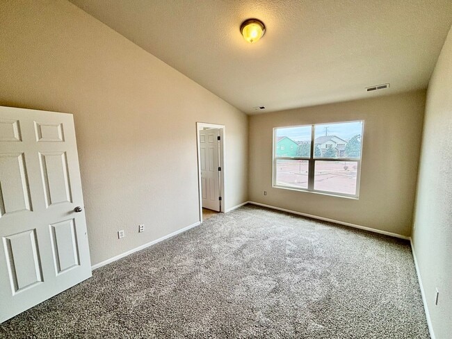 Building Photo - Shannara Grove townhome for rent!