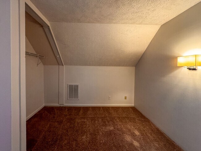 Building Photo - Lovely 4 Bed 2 Bath Home in Hope Mills