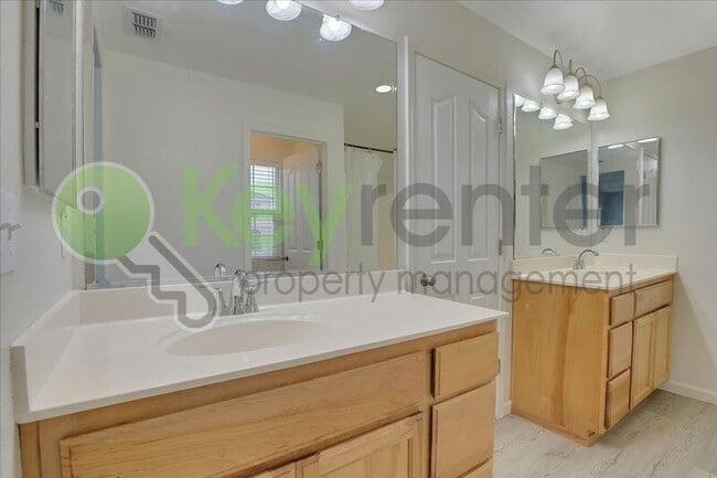 Building Photo - 461 Anjou Cir