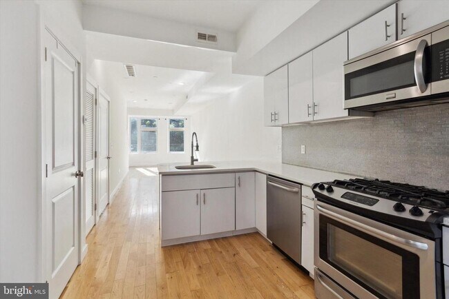 Building Photo - 1247 N 28th St
