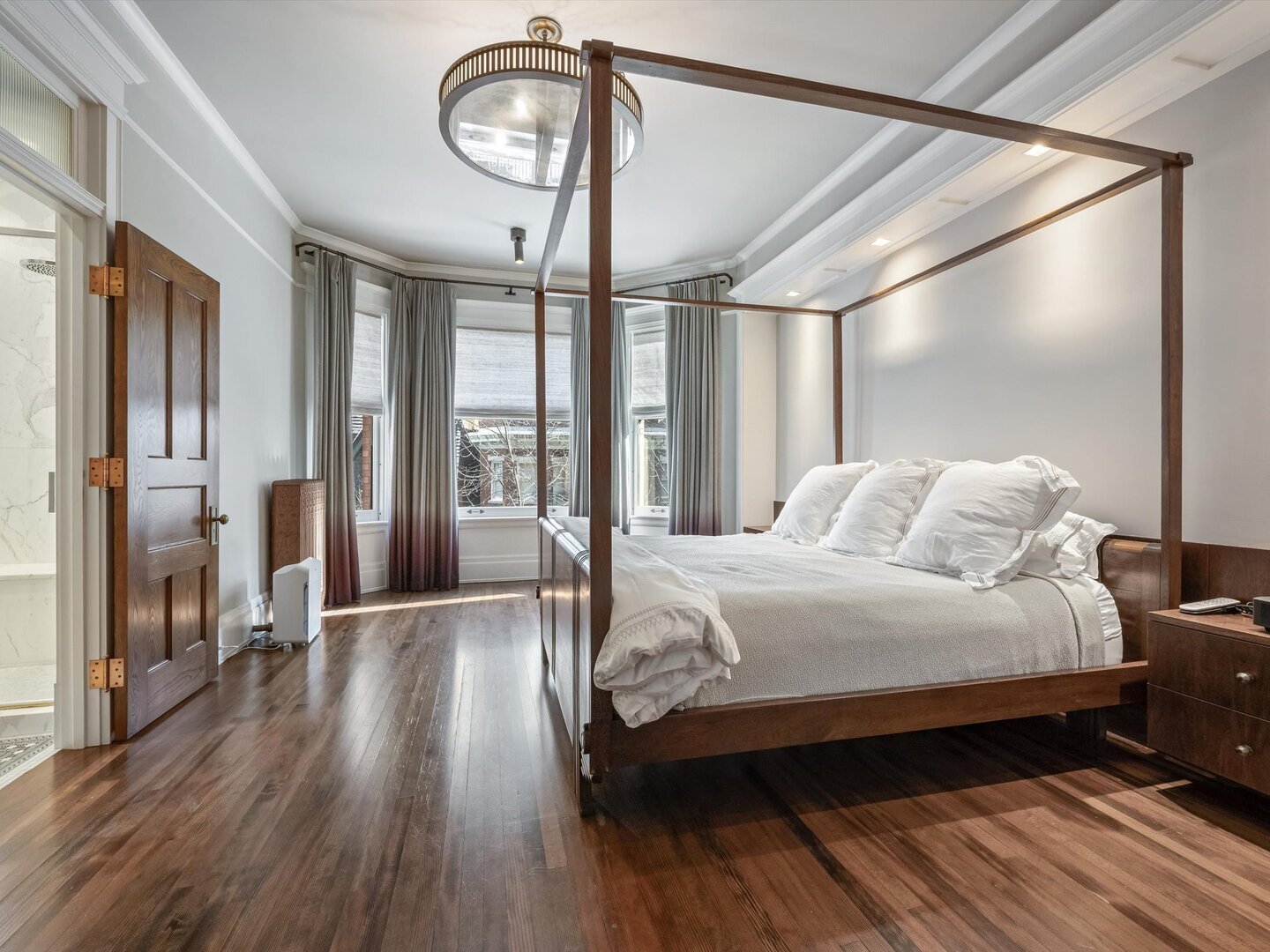 Building Photo - 1210 N Astor St