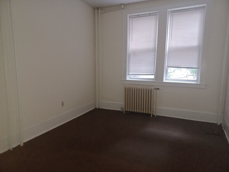 Building Photo - 210 Main St