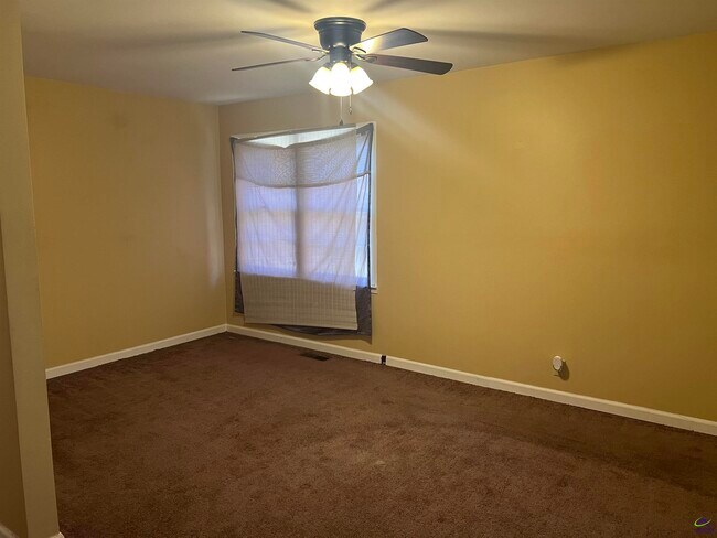 Building Photo - 3915 Elnora Dr