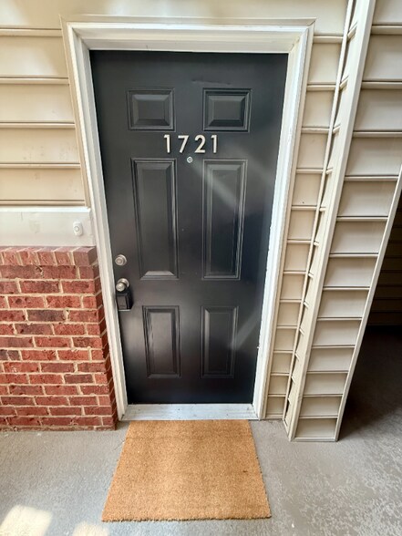 Building Photo - 1721 Wyngate Cir
