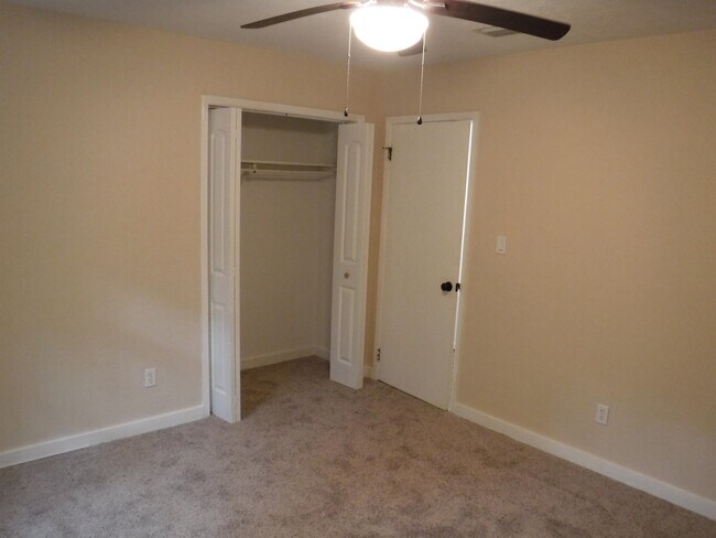 Building Photo - 2308 Sylvan Ct