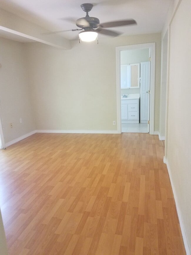 Building Photo - 2br/1ba/2pkg in Coconut Grove Kailua near ...