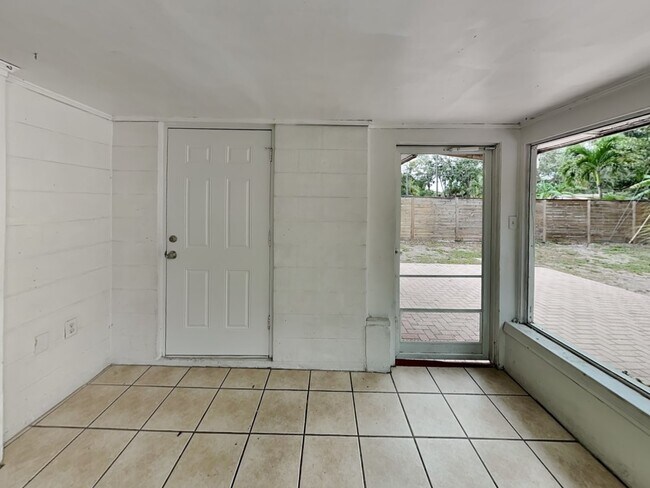 Building Photo - 4807 29th Ave W