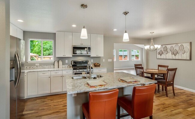 Building Photo - Modern 3 Bedroom 1 Bath Near Downtown Longmont!