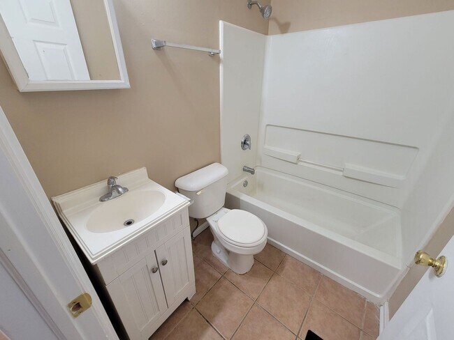 Building Photo - 1609 Manchester Ave 2BR/1BA (Middletown)