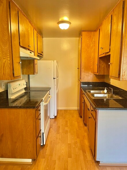 Building Photo - 3146 Rowena Ave