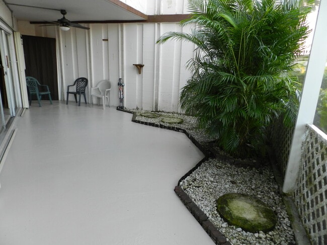 Building Photo - 3 Greenway Village N