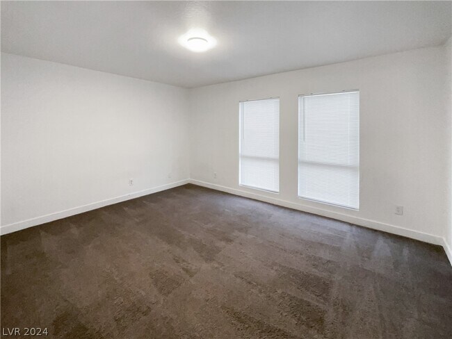 Building Photo - 3749 Carlyle Dr