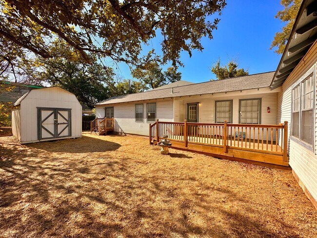Building Photo - Hyde Park 3x2 House