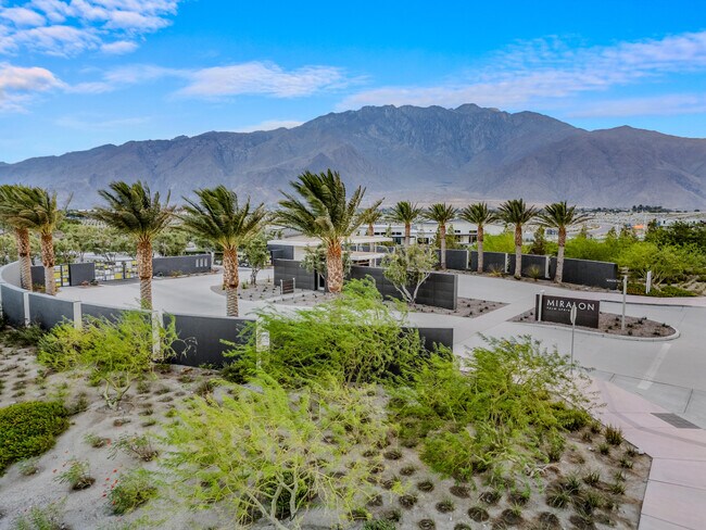 Building Photo - 446 Fountain Dr