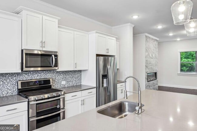 Building Photo - 687 Avondale Creek Dr.