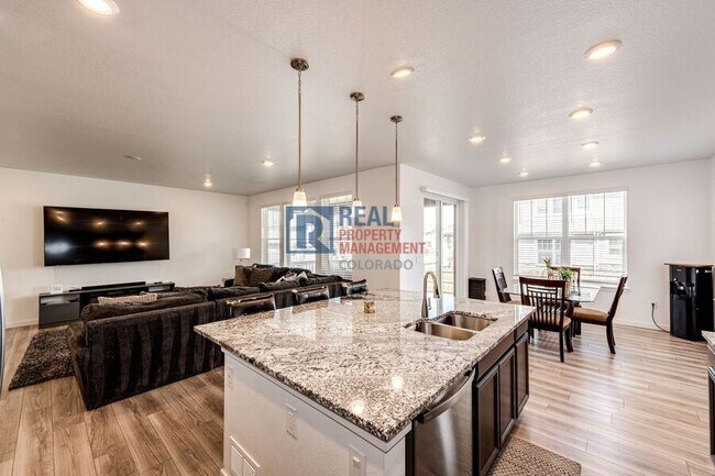 Building Photo - 960 S De Gaulle Ct