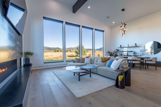 Building Photo - 779 Lucia Ln