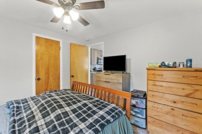 Building Photo - 5139 S Narragansett Ave